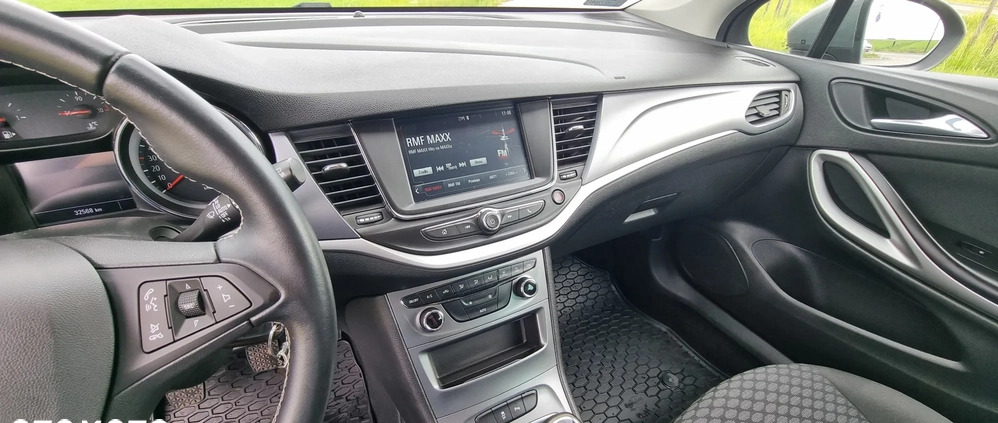 Opel Astra cena 60000 przebieg: 32600, rok produkcji 2018 z Gliwice małe 92